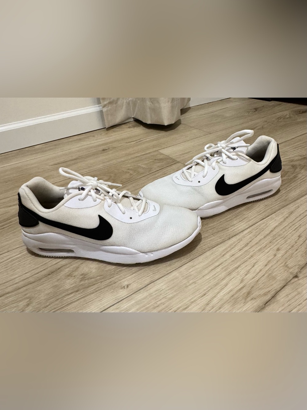 Men’s Nike White Running Sneakers with Black Swoosh